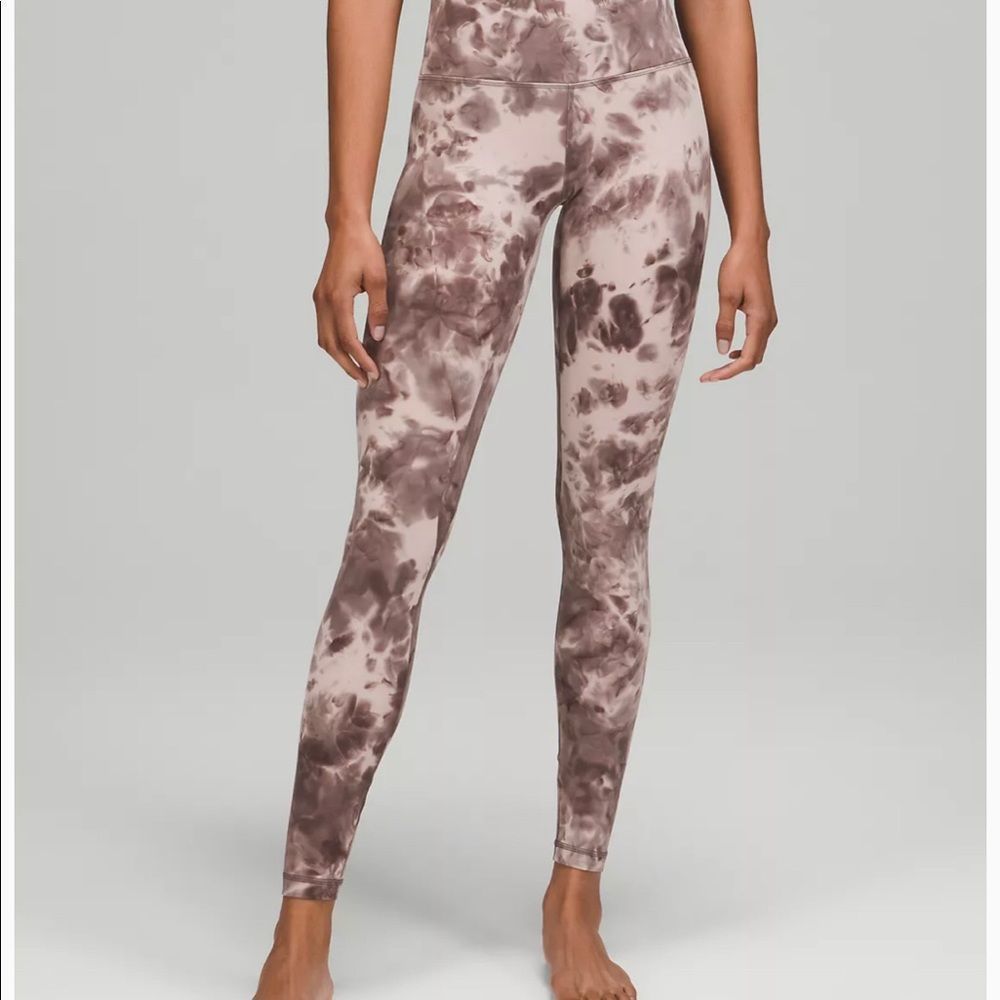 NWT Lululemon lavender swirl Align leggings. Perfect for yoga. Length is 25”